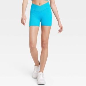 Women's Cross Waistband Bike Shorts 4" - JoyLab™
Size-S